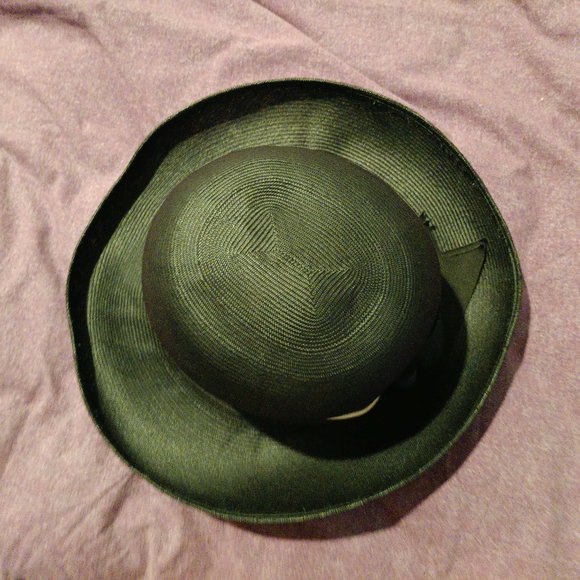 Womans Hat - Picture 3 of 4